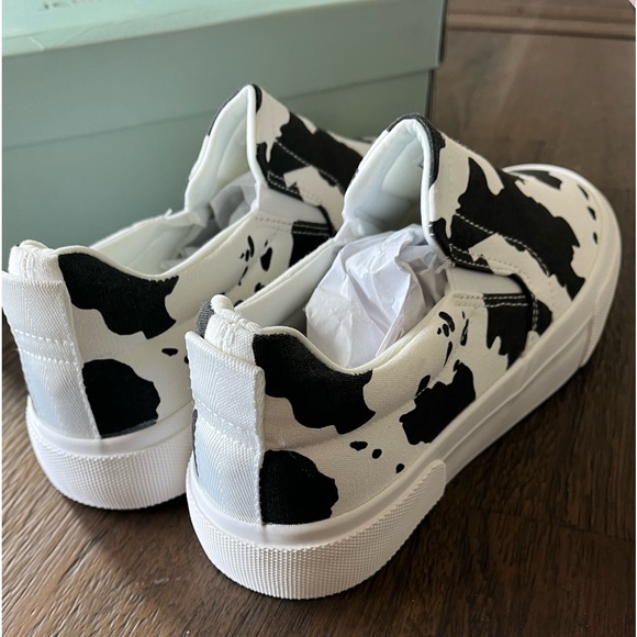 NWT BLACK & WHITE CANVAS COW PRINT SLIP ON SNEAKERS SIZE 7 - Picture 13 of 16